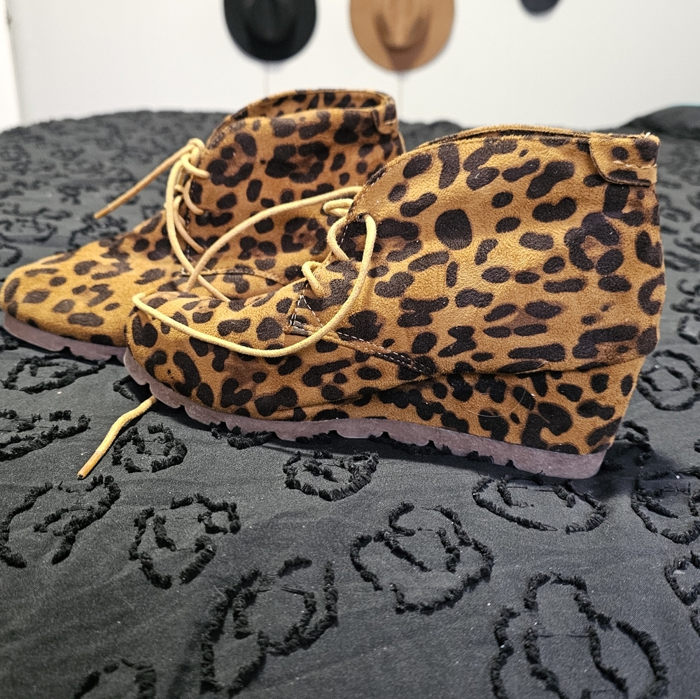 Cheetah booties - Picture 2 of 3